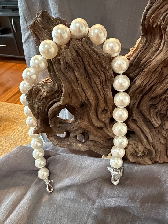 Jewelry - Classic Pearl Necklace with Crystal Clasp